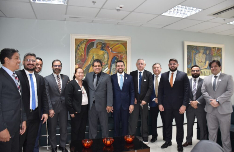 MPMA se reúne com Dr. Abdon Marinho e demais representantes da OAB em São Luís