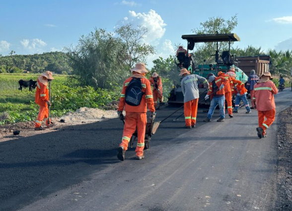 Comunidade comemora pavimentação do Mojó: ‘Zé Martins está beneficiando a todos Comunidade comemora pavimentação do Mojó: ‘Zé Martins está beneficiando a todos