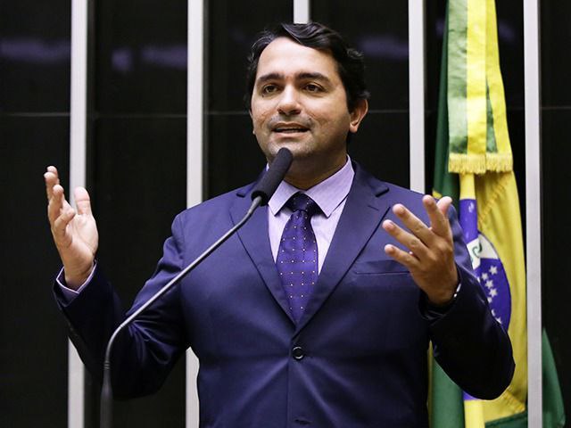Deputado Júnior Lourenço apresenta Projeto de Lei para Transporte Gratuito de Corpos: Uma Ação de Solidariedade para Famílias de Baixa Renda