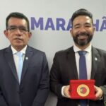 DR. JUNIOR RECEBE EM BRASILIA O SELO OURO NA EDUCAÇÃO.